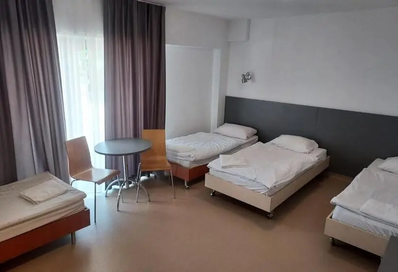 スタンダード４人部屋, Wosir Drzonków