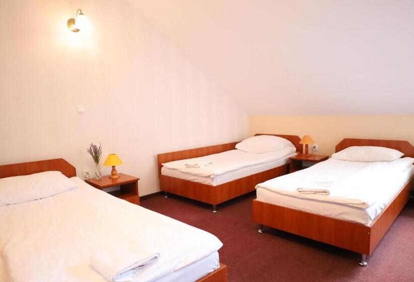 غرفة رباعية اقتصادية مع حمام مشترك, Zakarczmie Stokrotka