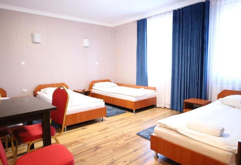 غرفة قياسية رباعية, Zakarczmie Stokrotka