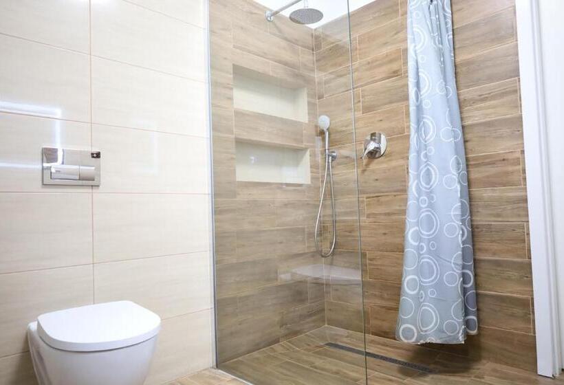 غرفة قياسية رباعية, Zakarczmie Stokrotka