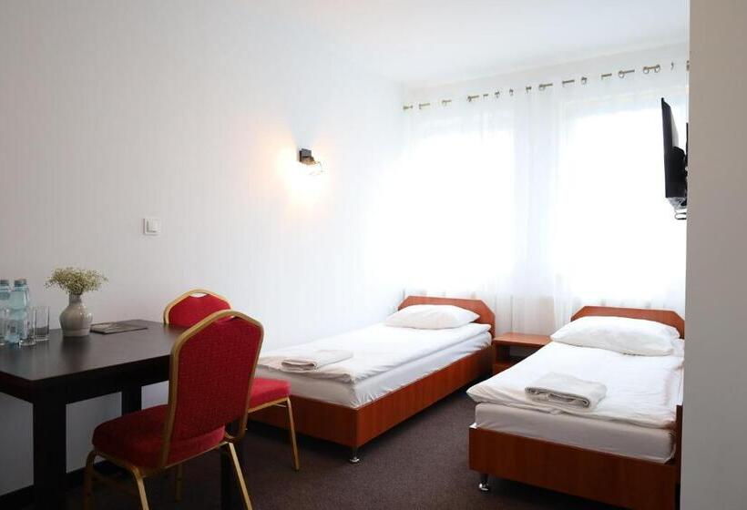 غرفة قياسية رباعية, Zakarczmie Stokrotka