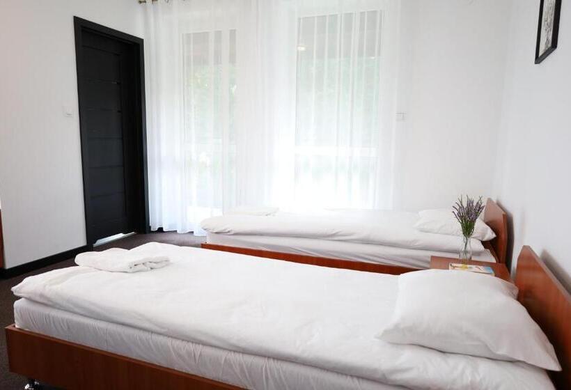 غرفة قياسية رباعية, Zakarczmie Stokrotka