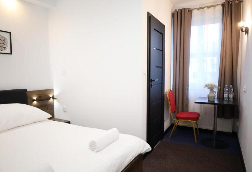 غرفة قياسية سرير كينج, Zakarczmie Stokrotka