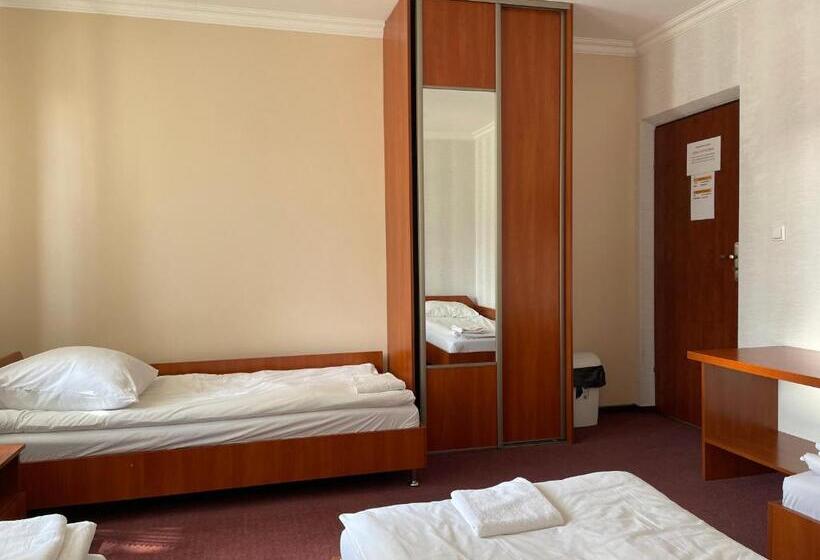 غرفة إقتصادية رباعية, Zakarczmie Stokrotka