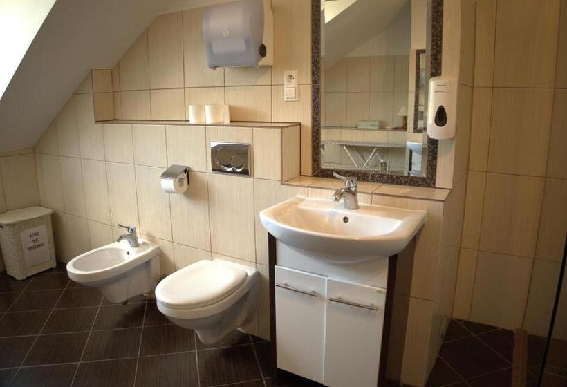 غرفة رباعية اقتصادية مع حمام مشترك, Zakarczmie Stokrotka