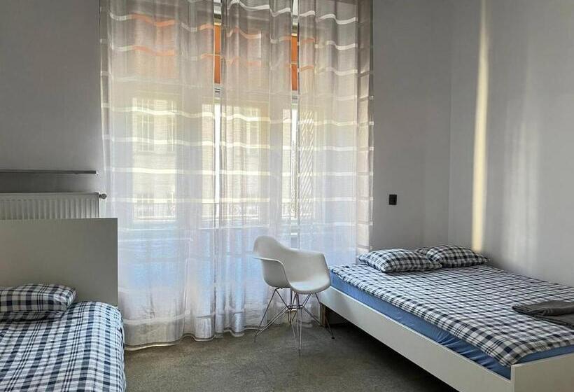 エコノミートリプルルーム, Centrum Lwowska