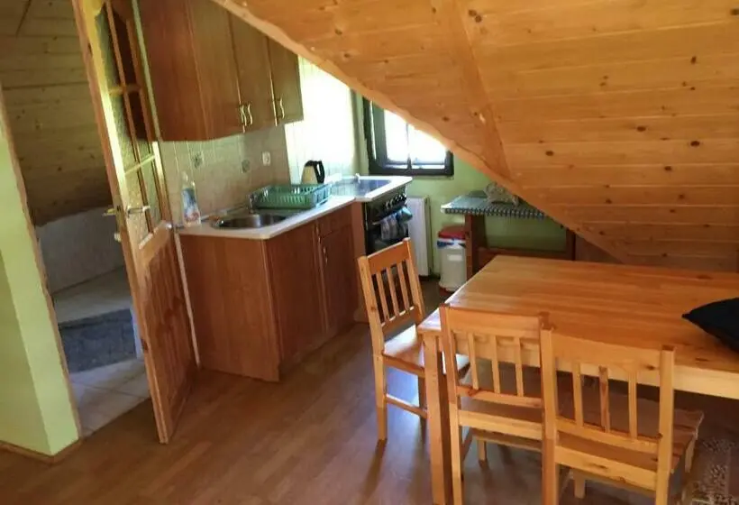 Perhehuone Puutarhanäkymä, Mylak Bianca