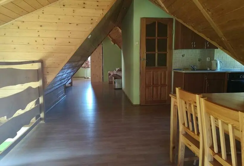 Perhehuone Puutarhanäkymä, Mylak Bianca