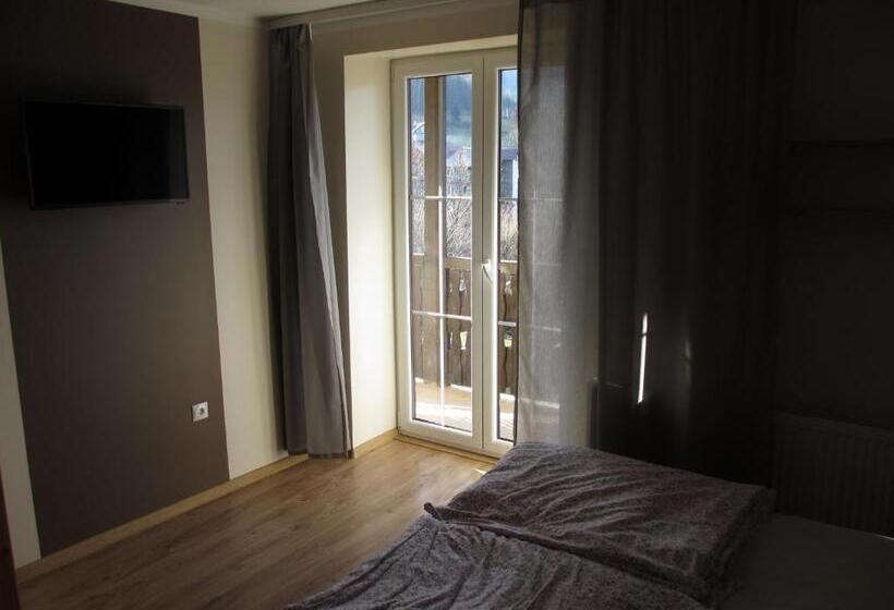 חדר סטנדרט לשלושה עם מרפסת, Mylak Bianca