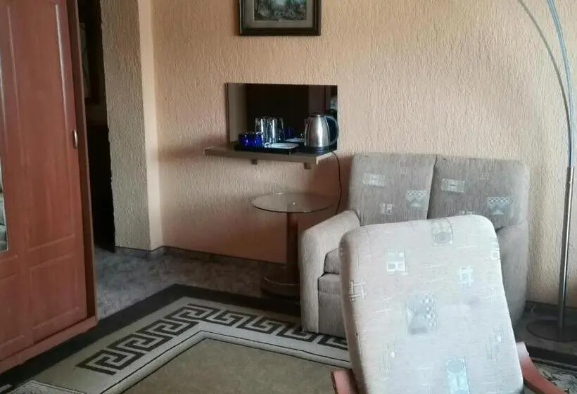 اتاق استاندارد سه تخته با بالکن, Rezydenz