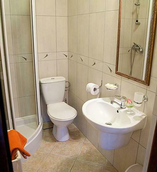 اتاق خانوادگی, Willa Cyprysowa