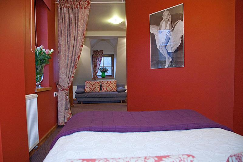 اتاق خانوادگی, Willa Cyprysowa