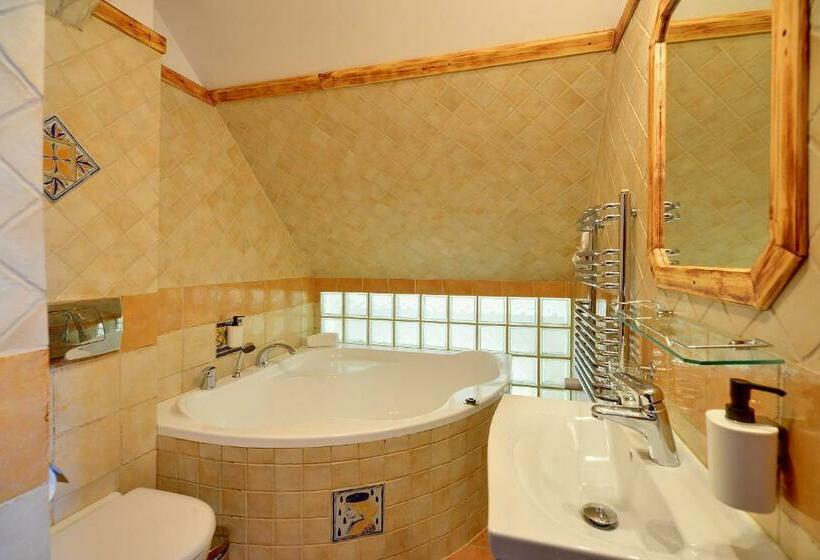 家庭间, Pensjonat Willa W Parku