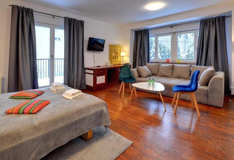 家庭间, Pensjonat Willa W Parku