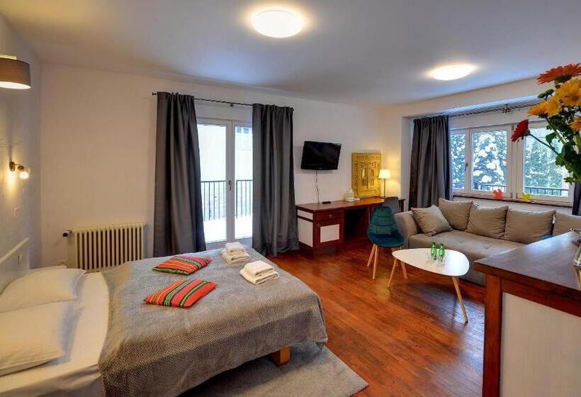 家庭间, Pensjonat Willa W Parku