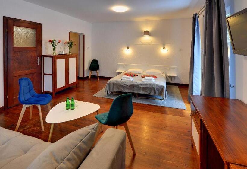 家庭间, Pensjonat Willa W Parku