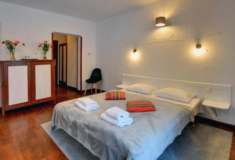 家庭间, Pensjonat Willa W Parku