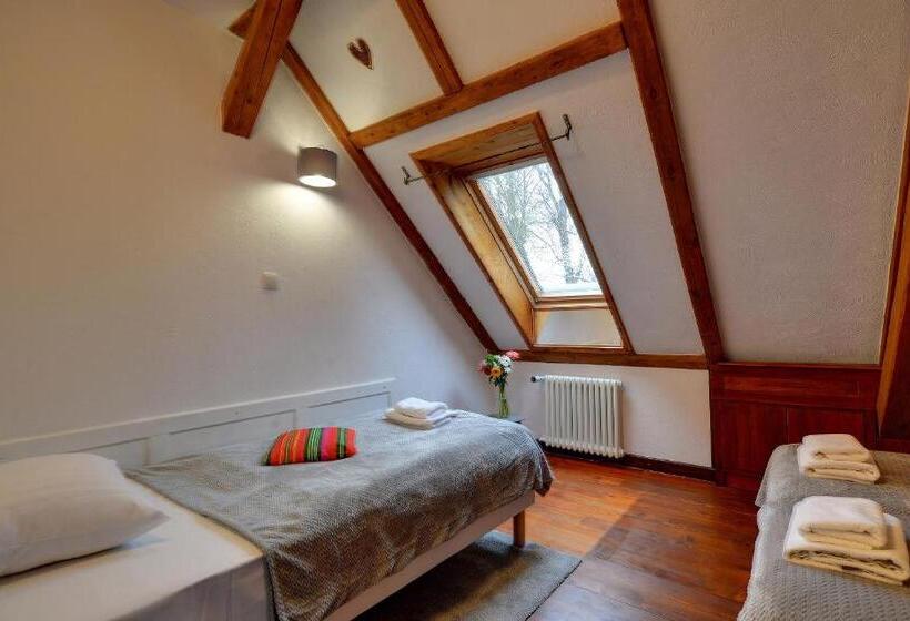 家庭间, Pensjonat Willa W Parku