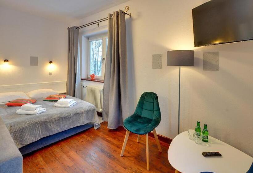 家庭间, Pensjonat Willa W Parku