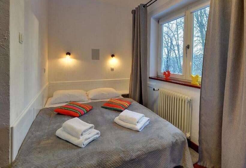 家庭间, Pensjonat Willa W Parku