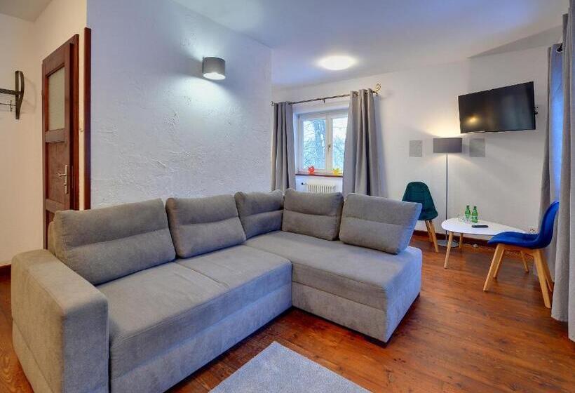 家庭间, Pensjonat Willa W Parku