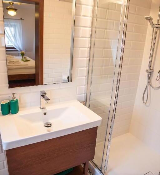 חדר סטנדרט לשלושה, Piastowski26