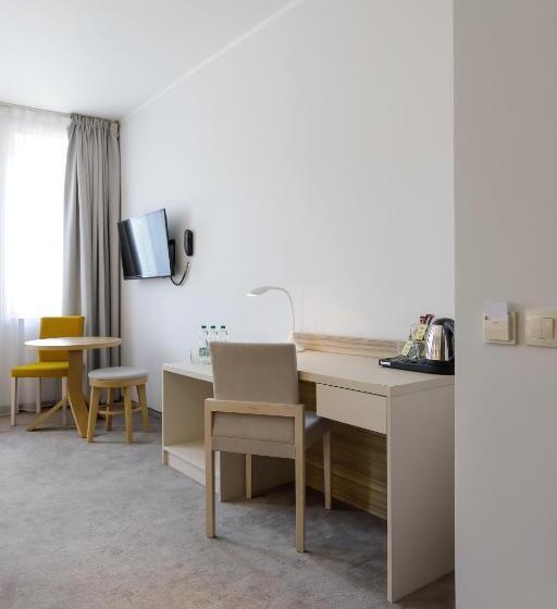 اتاق کلاسیک سه تخته, Poznań West Hotel   Airport