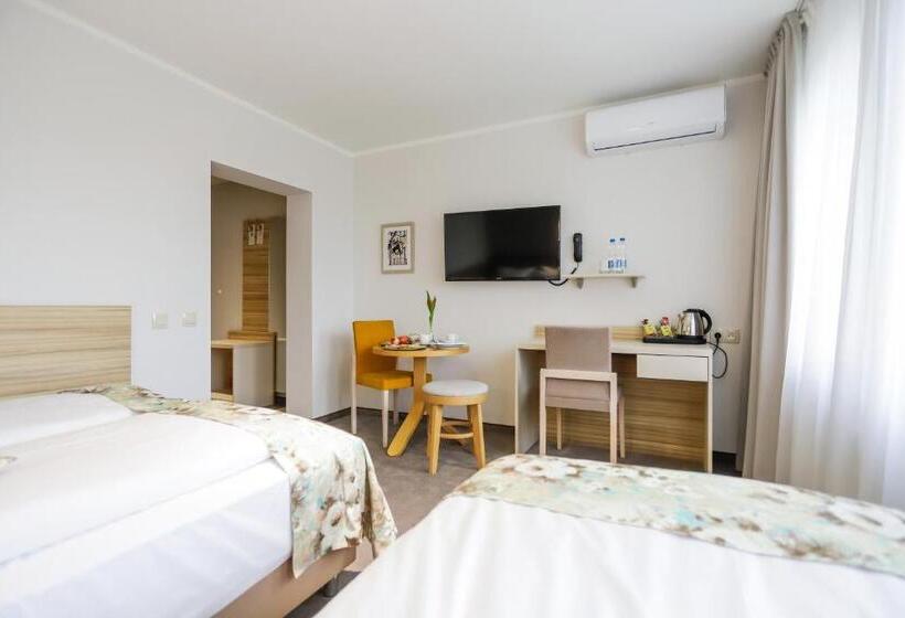 اتاق استاندارد سه نفره, Poznań West Hotel   Airport