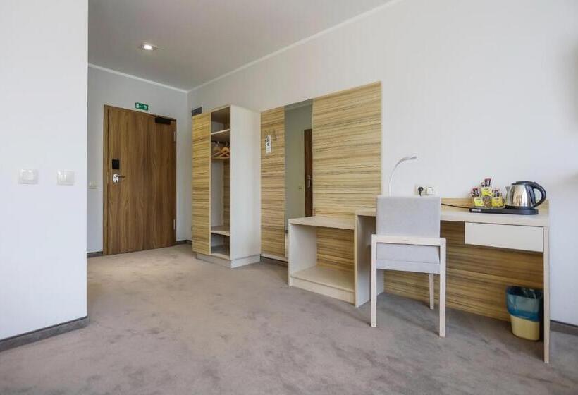 スタンダードトリプルルーム, Poznań West Hotel   Airport