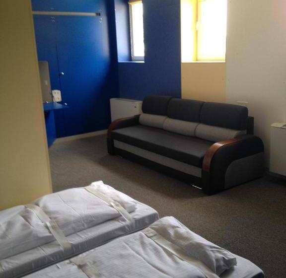 اتاق خانوادگی, Elemels Planet