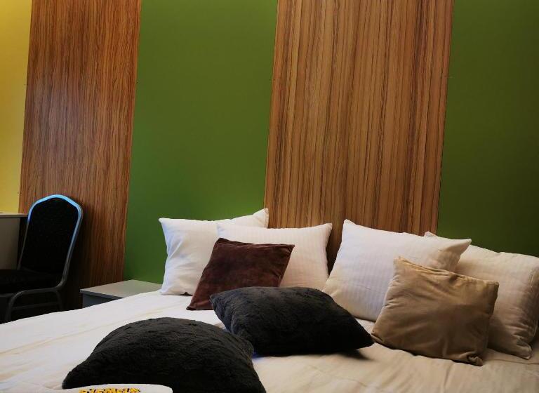 اتاق استاندارد با تخت بزرگ, Elemels Planet