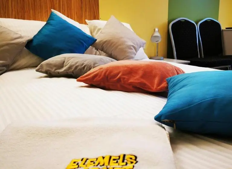 Standardzimmer Kingsize Bett, Elemels Planet
