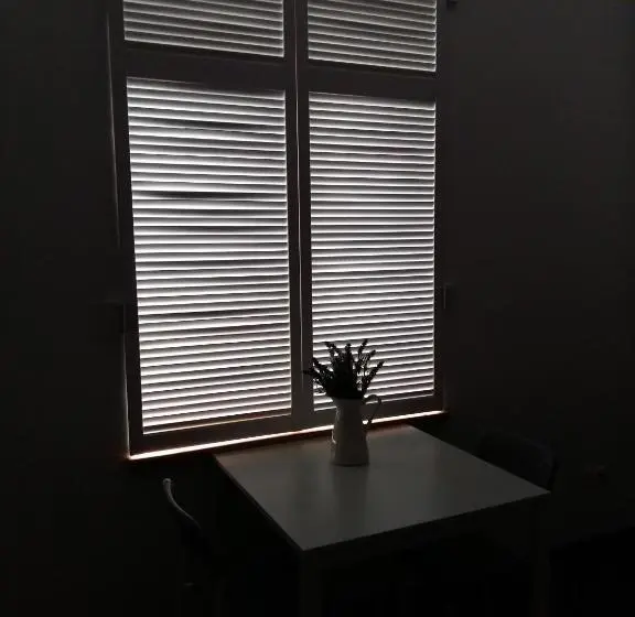 اتاق استاندارد با چشم‌انداز باغ, Master Corner Apartment