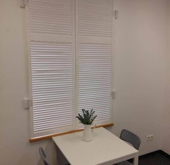 غرفة قياسية مطلّة علي الحديقة, Master Corner Apartment