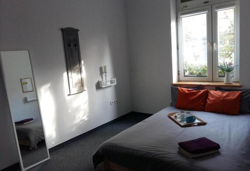 غرفة عائلية, Master Corner Apartment