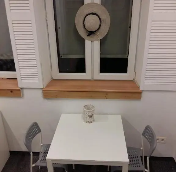 اتاق سوپریور چهار تخته, Master Corner Apartment