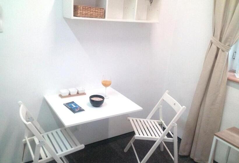 غرفة أساسية, Master Corner Apartment