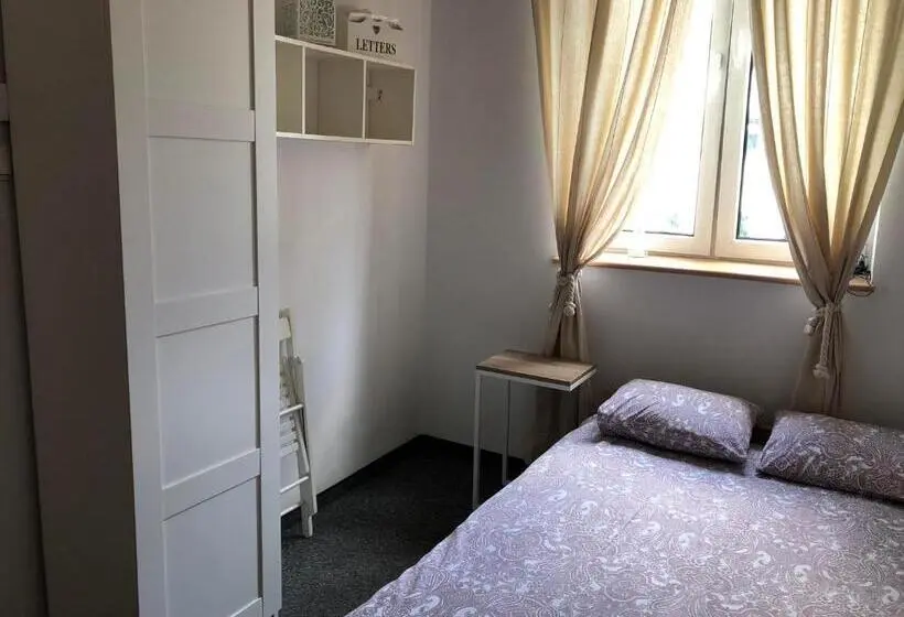اتاق اکونومی, Master Corner Apartment