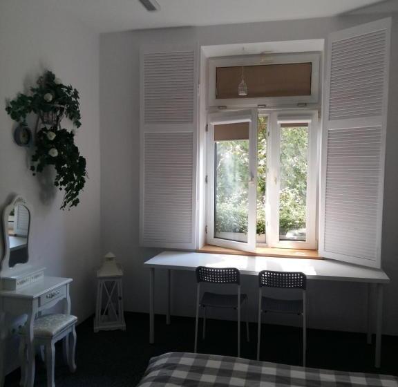 غرفة قياسية مطلّة علي الحديقة, Master Corner Apartment