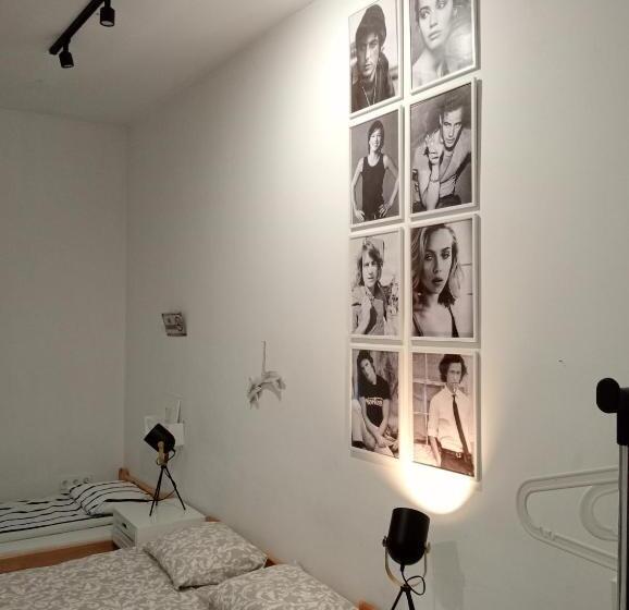 غرفة قياسية مطلّة علي الحديقة, Master Corner Apartment