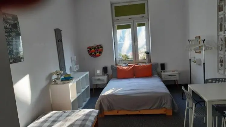 اتاق اکونومی, Master Corner Apartment