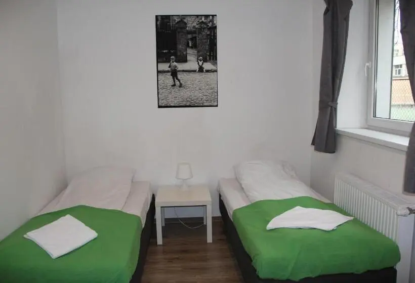 Standard Kolmen Hengen Huone, Pokoje Babina
