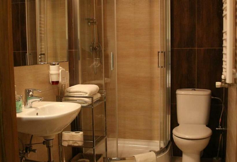 اتاق سوپریور با بالکن, Polak