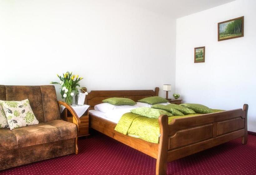 اتاق سوپریور با بالکن, Polak