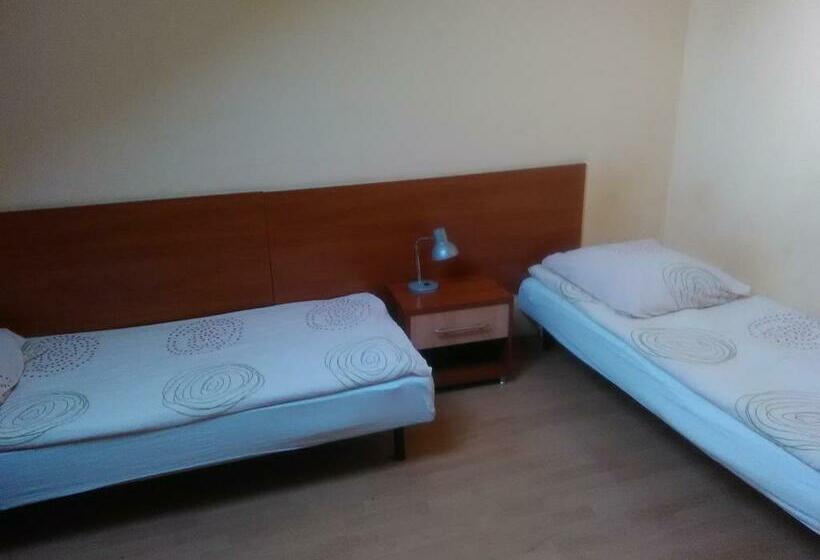 اتاق استاندارد سه نفره, Zajazd Arka