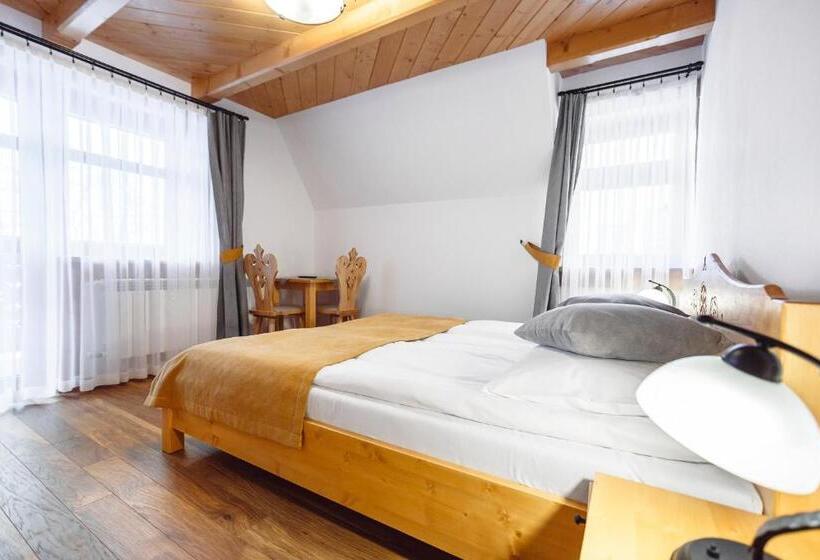 آپارتمان یک خوابه با دری مشترک که هال را جدا می کند., Górskie Wspomnienie