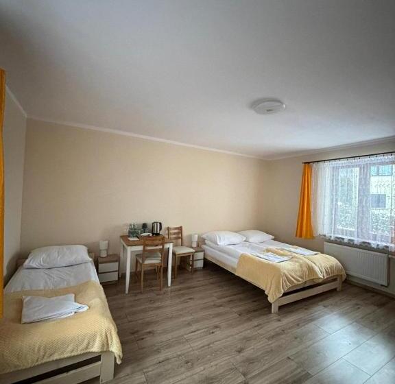 Economy Triple Room, Jaśminowe Ogrody