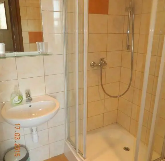 Standard Kolmen Hengen Huone, Stary Dom