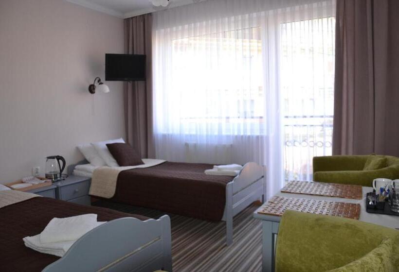 اتاق اکونومی, Willa Helena