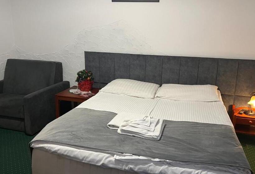 غرفة قياسية ثلاثية, Willa Larysa Agro